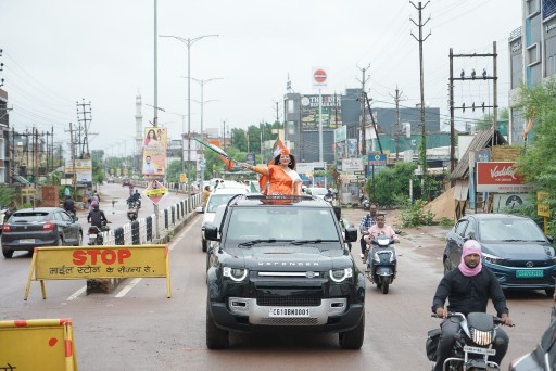  पीएम मोदी के सभा में शामिल होने अपने कार्यकर्ताओं के साथ पहुची संगीता, जगह-जगह मोदी और भाजपा जिंदाबाद के नारे भी