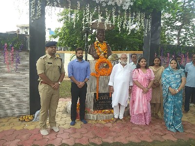  शहीद  रजनीकांत सिंह को दी श्रद्धांजलि