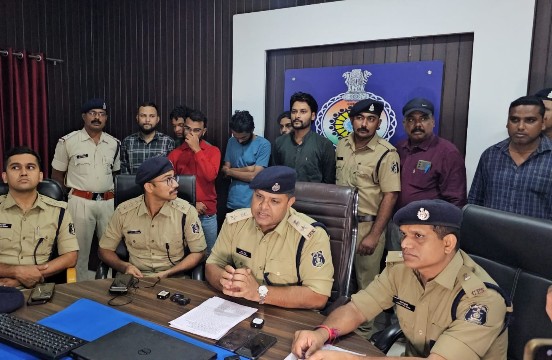  ऑन लाईन सट्टा एप्प महादेव बुक नंबर 456 के विरूद्ध दुर्ग पुलिस की कार्यवाही,06 आरोपियों के कब्जे से 01 नग लैपटाप, 05 नग मोबाईल एवं अन्य दस्तावेज बरामद