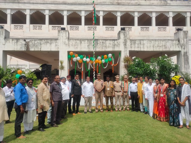  एस आर हॉस्पिटल ने मनाया आजादी की 76 वी वर्षगांठ, सशस्त्र सीमा बल के कमान्डेन्ट ने फहराया तिरगा