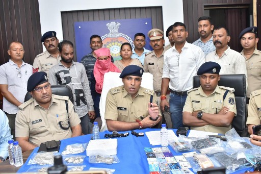  नेवई क्षेत्र में घटित संदेहास्पद हत्या की गुत्थी सुलझाने में मिली दुर्ग पुलिस को कामयाबी, मृतक की पत्नी एवं उसका साथी गिरफ्तार 