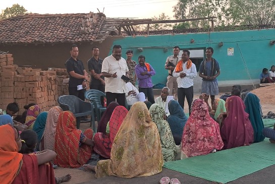  विधायक नीलकंठ ने जनसंपर्क और सामाजिक बैठक कर मांगा समर्थन ,कोरबा लोकसभा के मरवाही में लगातार कर रहे है जनसंपर्क और प्रचार