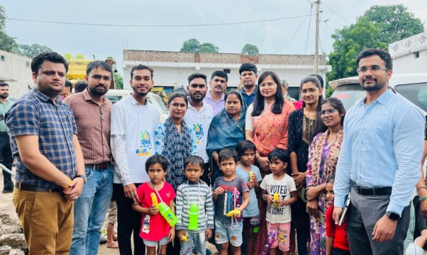  पोषण और स्वच्छता के प्रति जागरूकता लाने घर-घर पहुँच रहे युवोदय स्वयंसेवक