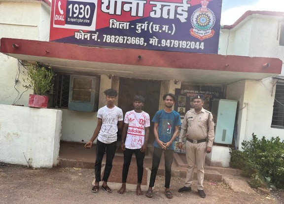  घर के अंदर घुसकर धारदार चाकू, डण्डा एवं हाथ मुक्का से मारपीट कर किया था जानलेवा हमला, तीन आरोपी गिरफ्तार