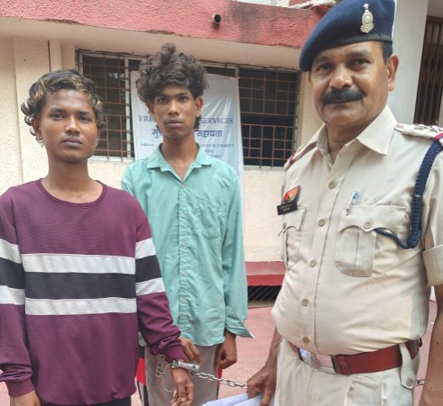 क्षेत्र में घुम घुमकर राह चलने वालों से मोबाइल फोन लूटने वालों का खुलासा