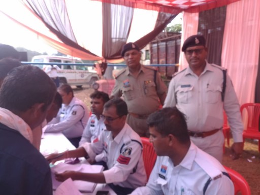स्कूली छात्र/छात्राओ के सुरक्षित परिवहन को ध्यान में रखते हुए सुप्रीम कोर्ट की गाईड लाईन के अनुसार आज द्वितीय दिन स्कूल बसों की जांच शिविर का किया गया आयोजन