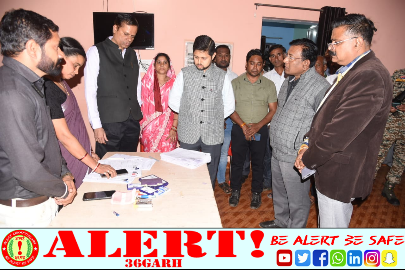  संभाग आयुक्त और कलेक्टर ने डिजिटलाईजेशन कार्य का किया निरीक्षण, कार्य में तेजी लाने दिए निर्देश, मचान्दुर-रिसामा में की सराहना, अण्डा में जताई नाराजगी